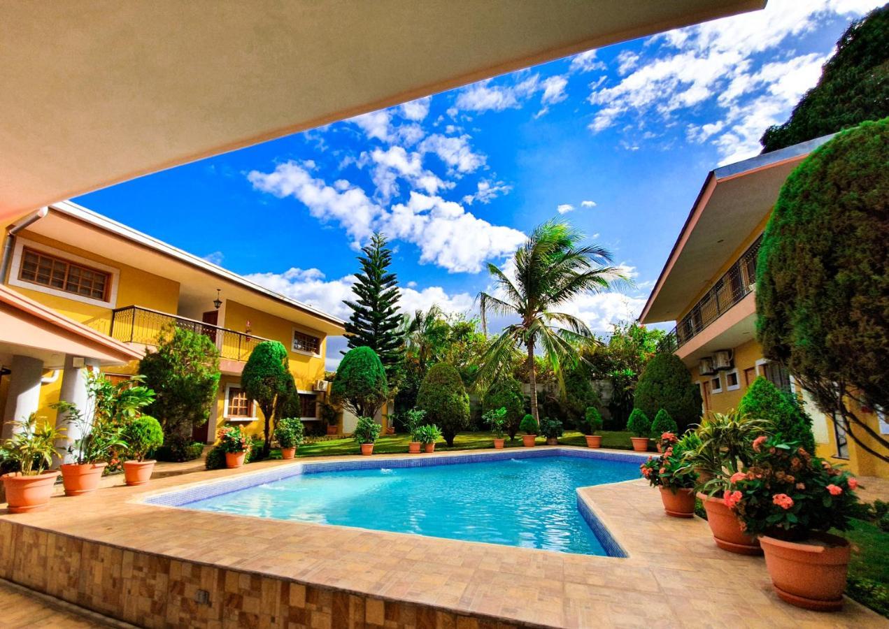 Hotel Los Pinos Managua Buitenkant foto