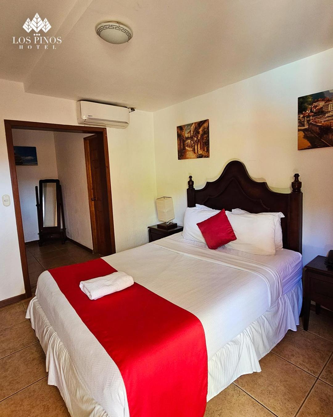 Hotel Los Pinos Managua Buitenkant foto