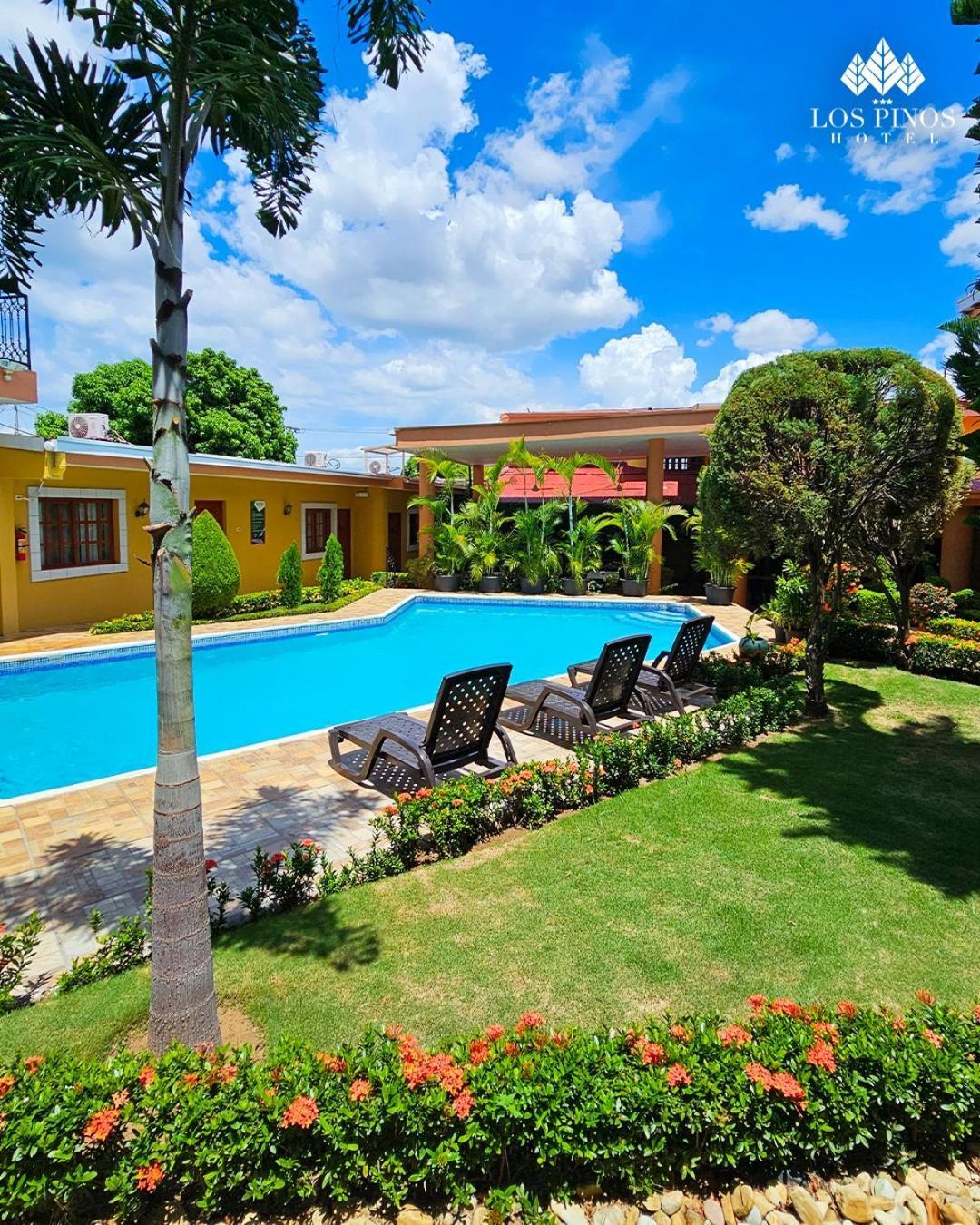 Hotel Los Pinos Managua Buitenkant foto