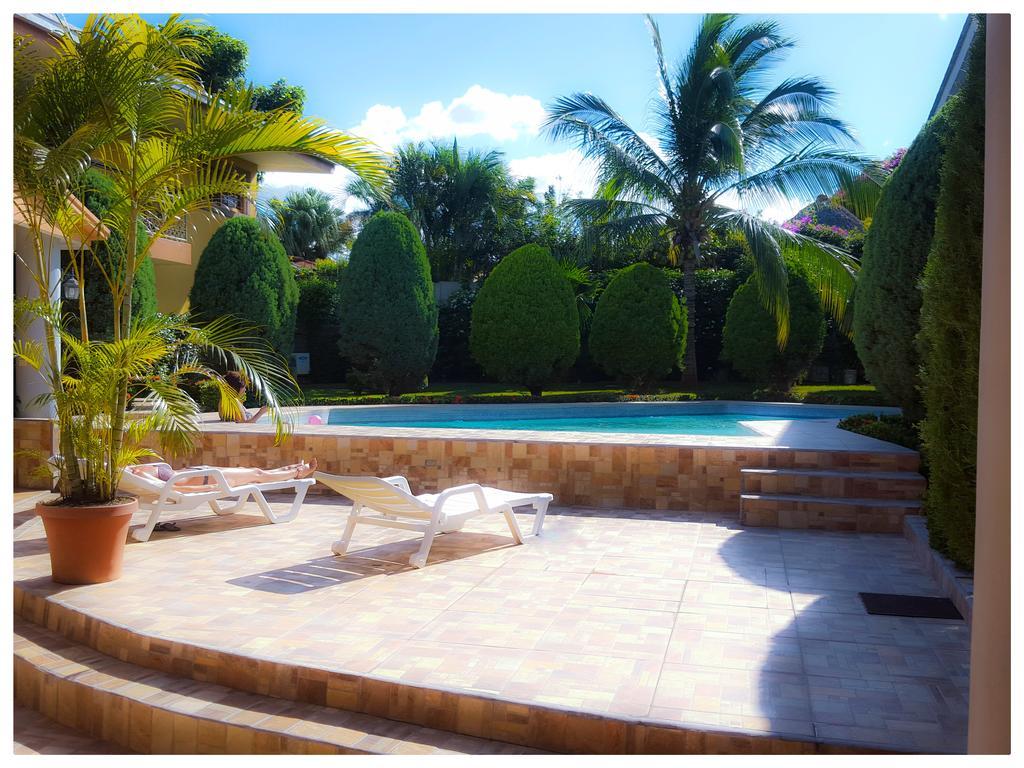 Hotel Los Pinos Managua Buitenkant foto