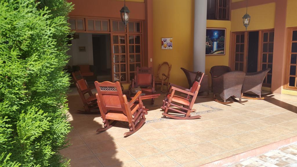Hotel Los Pinos Managua Buitenkant foto