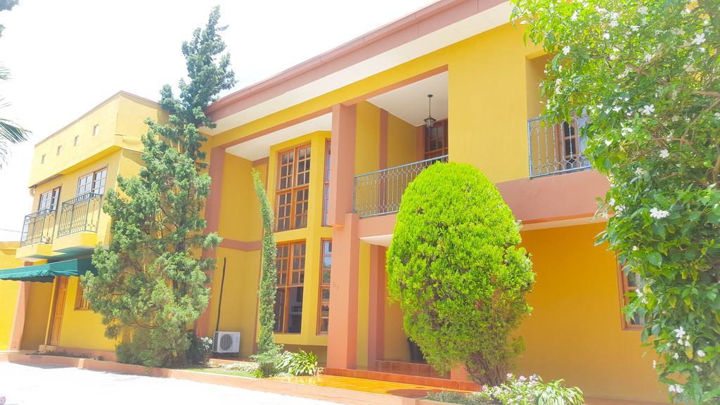 Hotel Los Pinos Managua Buitenkant foto