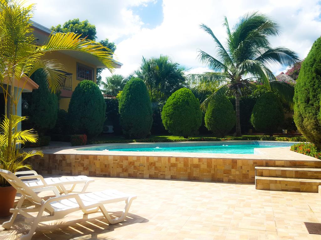 Hotel Los Pinos Managua Buitenkant foto