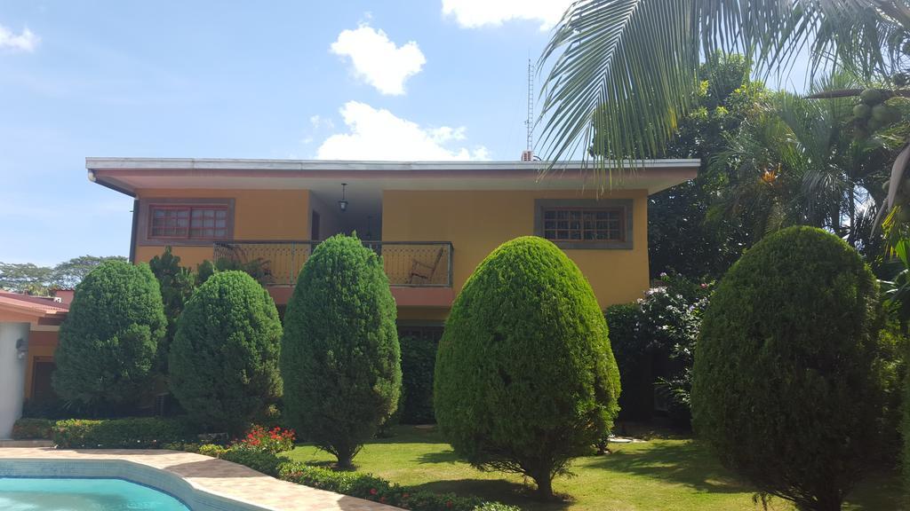 Hotel Los Pinos Managua Buitenkant foto