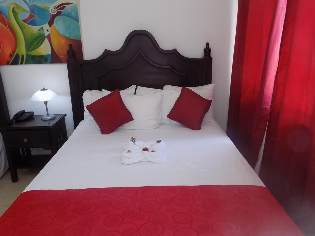 Hotel Los Pinos Managua Buitenkant foto