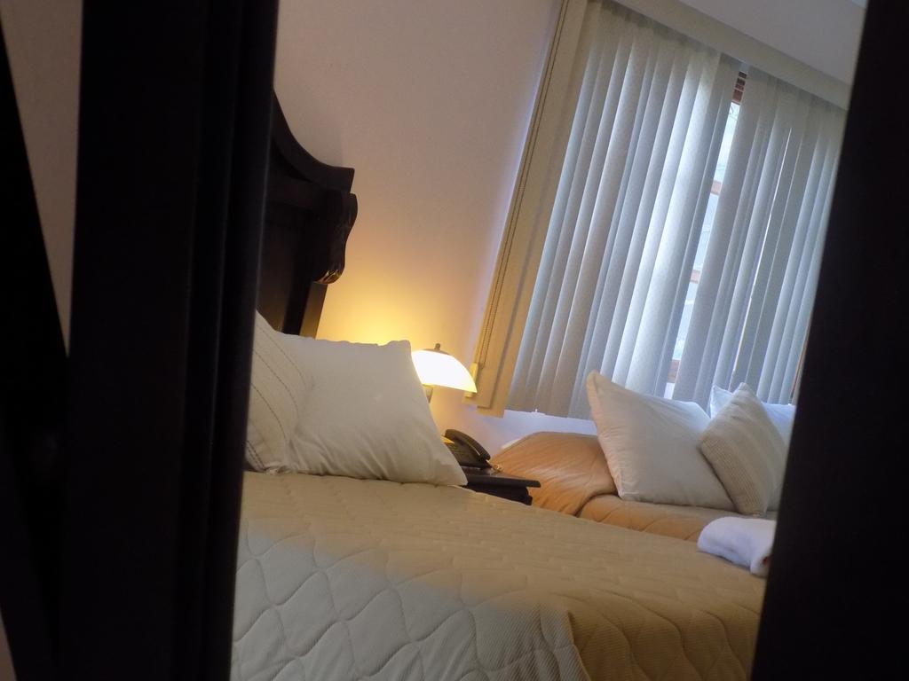 Hotel Los Pinos Managua Buitenkant foto