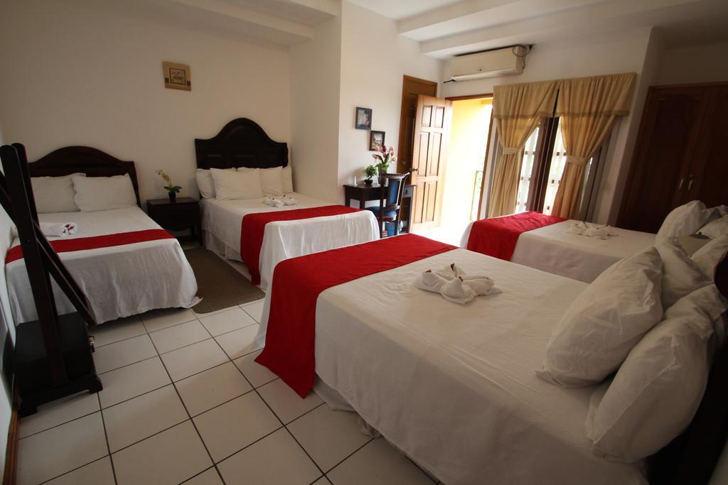 Hotel Los Pinos Managua Buitenkant foto
