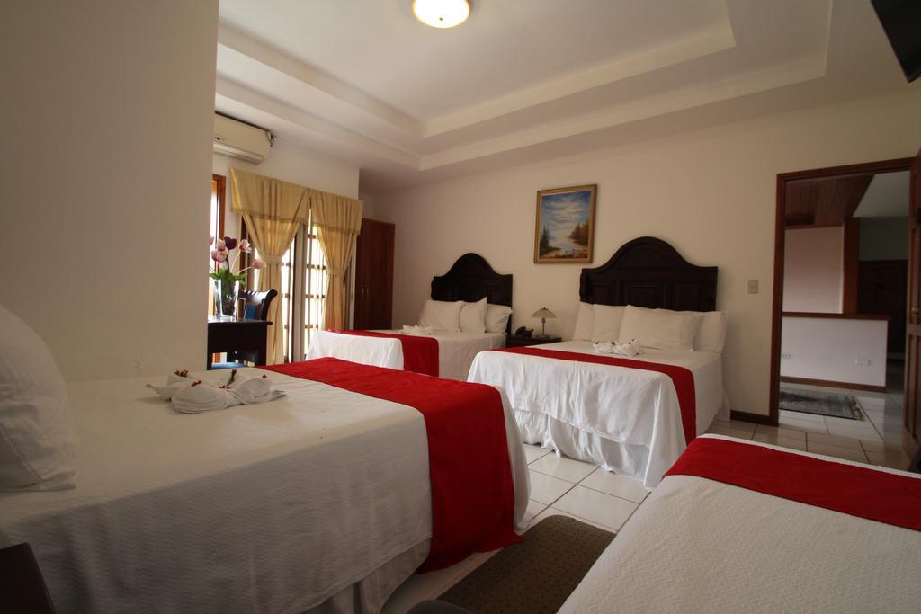 Hotel Los Pinos Managua Buitenkant foto