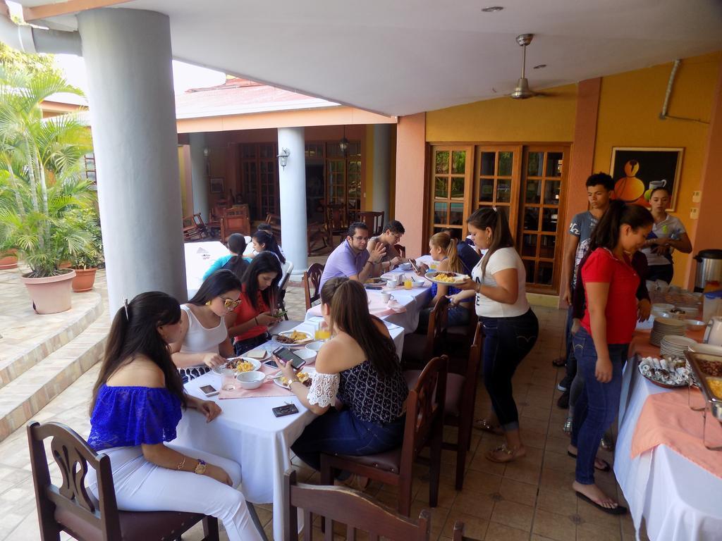 Hotel Los Pinos Managua Buitenkant foto