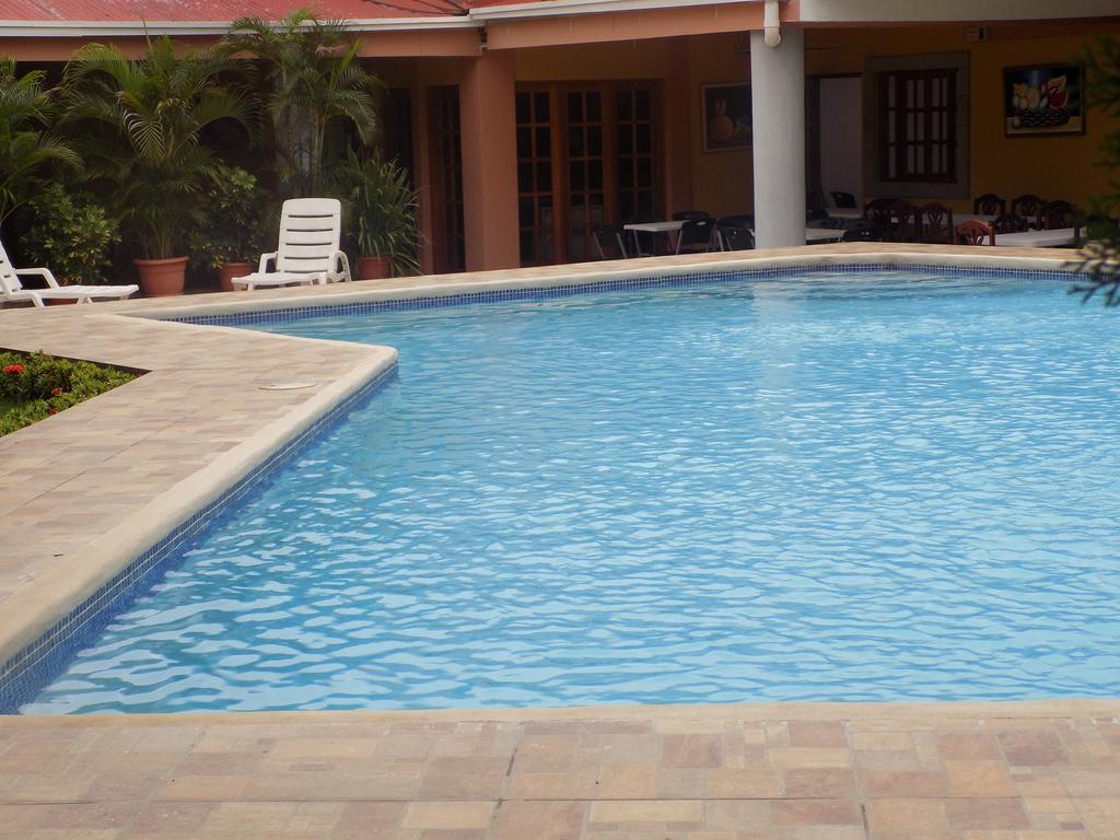 Hotel Los Pinos Managua Buitenkant foto