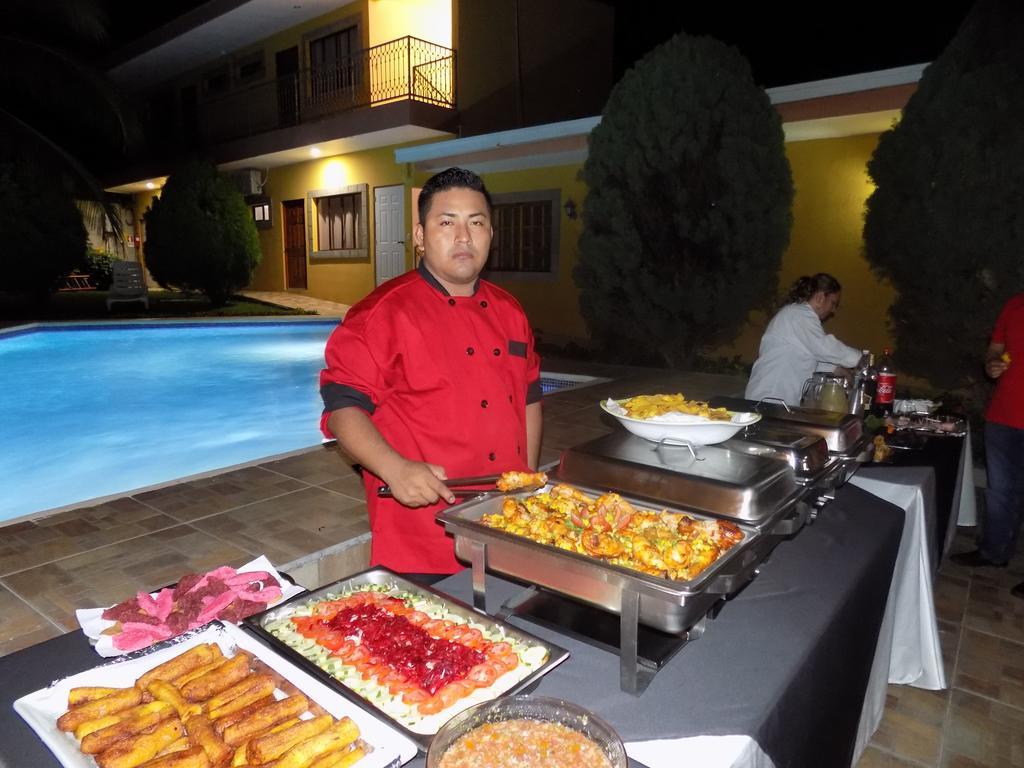 Hotel Los Pinos Managua Buitenkant foto