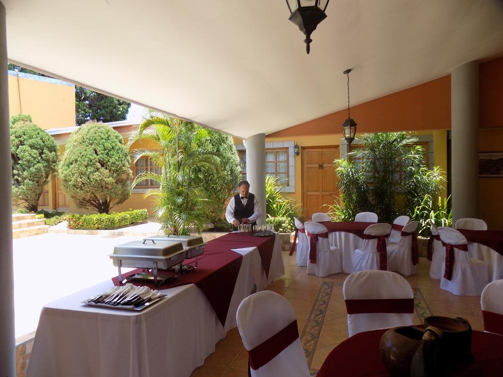 Hotel Los Pinos Managua Buitenkant foto