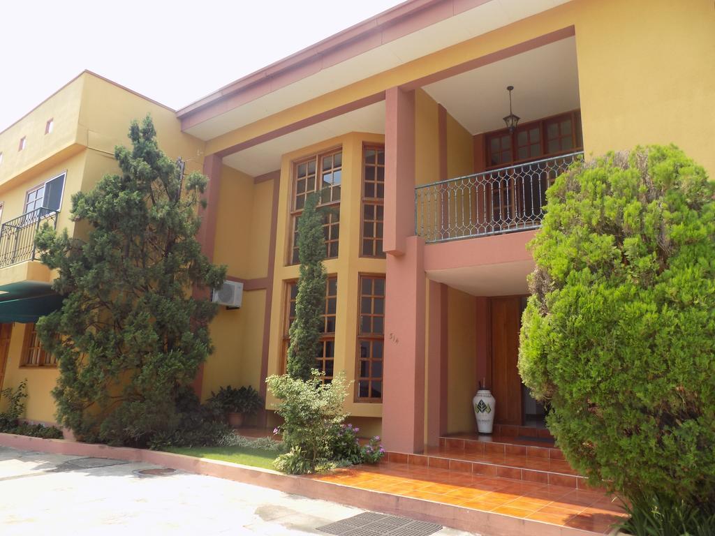 Hotel Los Pinos Managua Buitenkant foto