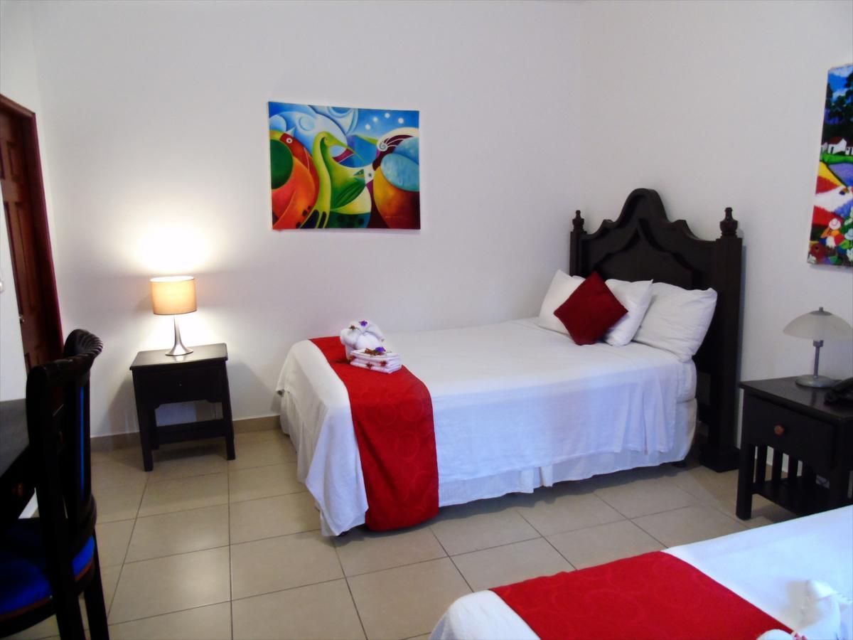 Hotel Los Pinos Managua Buitenkant foto
