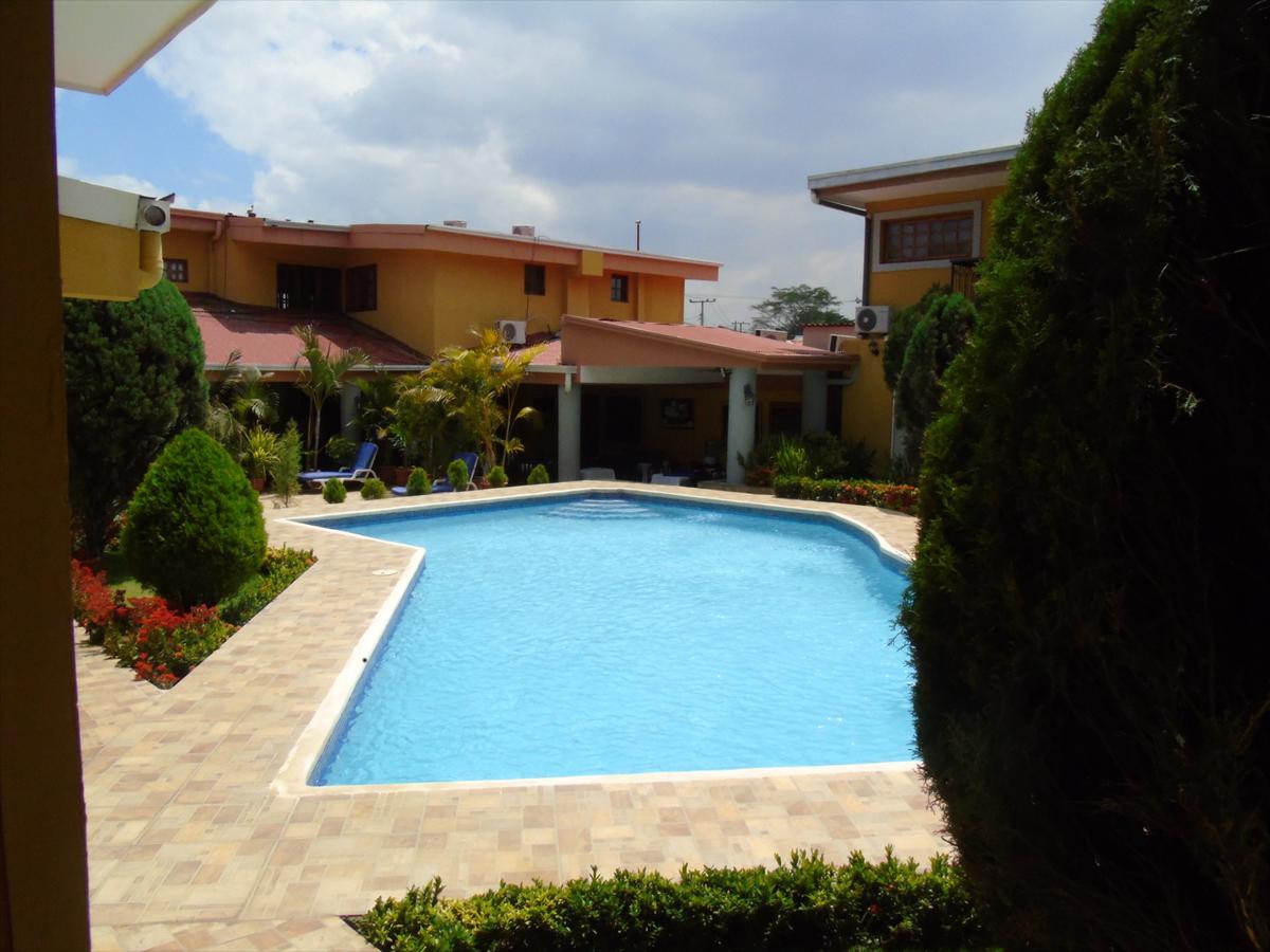 Hotel Los Pinos Managua Buitenkant foto