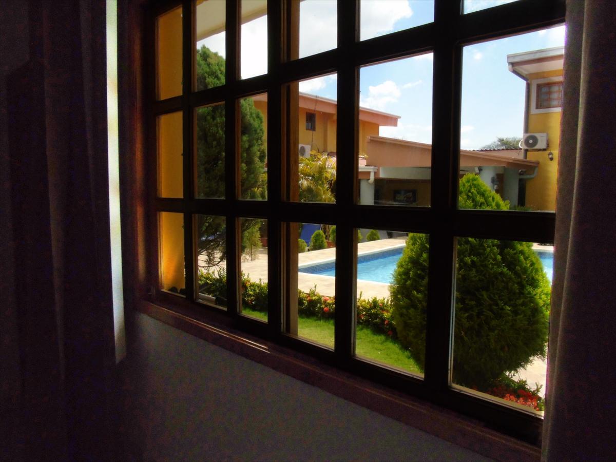 Hotel Los Pinos Managua Buitenkant foto