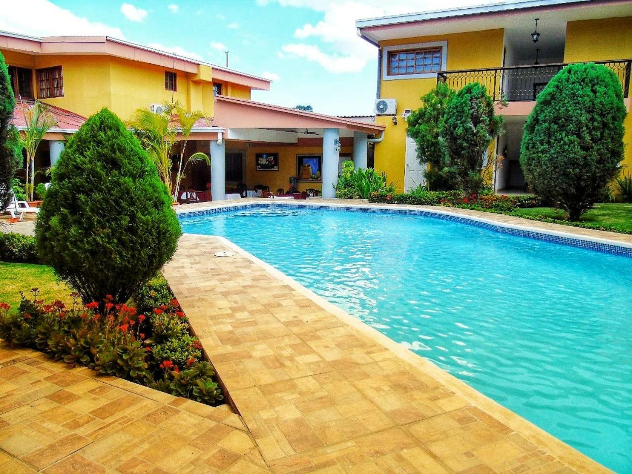 Hotel Los Pinos Managua Buitenkant foto